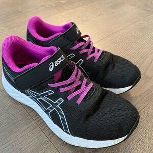 Running shoes Asics girls size 1 ½